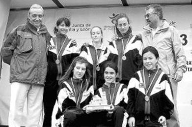 Las atletas cadetes del colegio de Vallelado, campeonas regionales de centros escolares