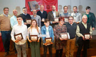 MENCIN ESPECIAL AL CLUB DE PELOTA DE VALLELADO EN LA GALA DEL DEPORTE EN CULLAR