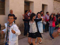procesion_2011-1.jpg (77935 bytes)