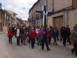 procesion_encuentro-2013 (23).JPG (103218 bytes)