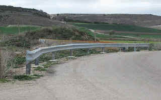 COLOCADO GUARDA RAIL EN EL CAMINO DE CASCN